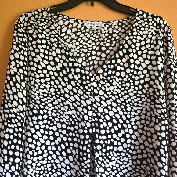 Ophelia Roe NWT dotted top, size XL. - Picture 2 of 7